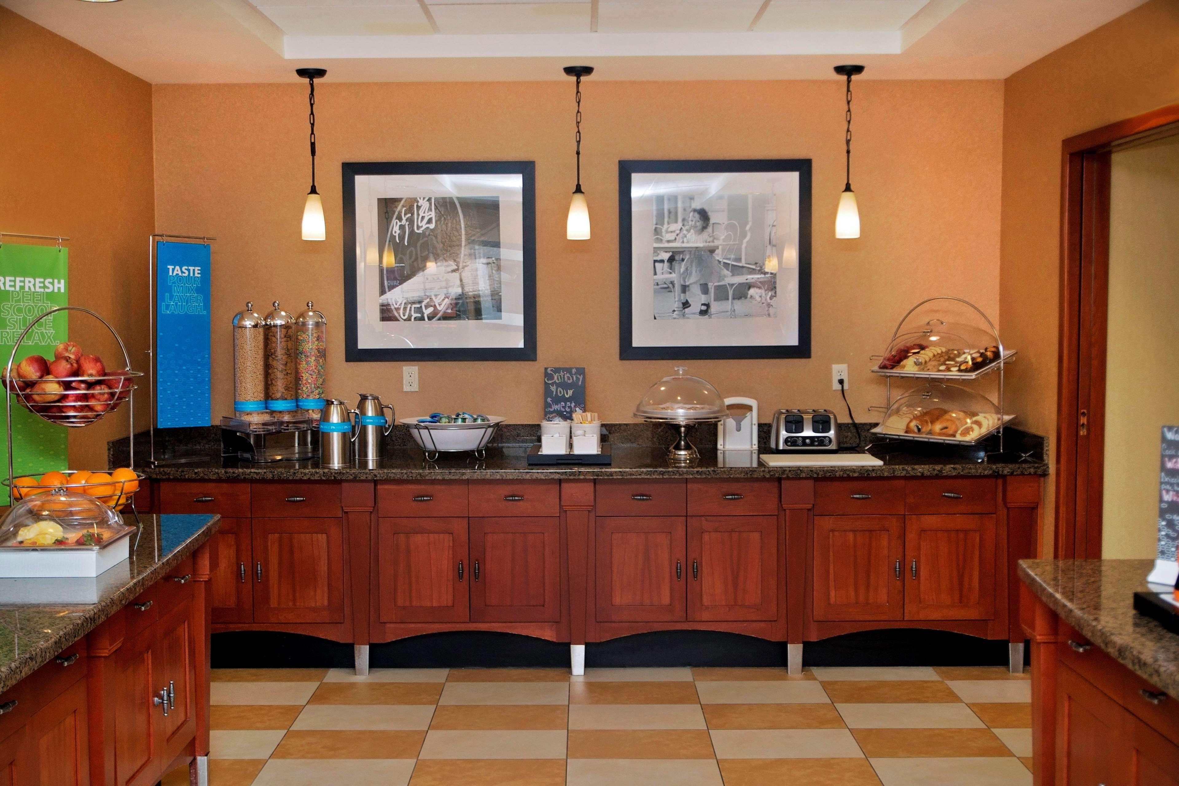 Hampton Inn Еванстън Екстериор снимка