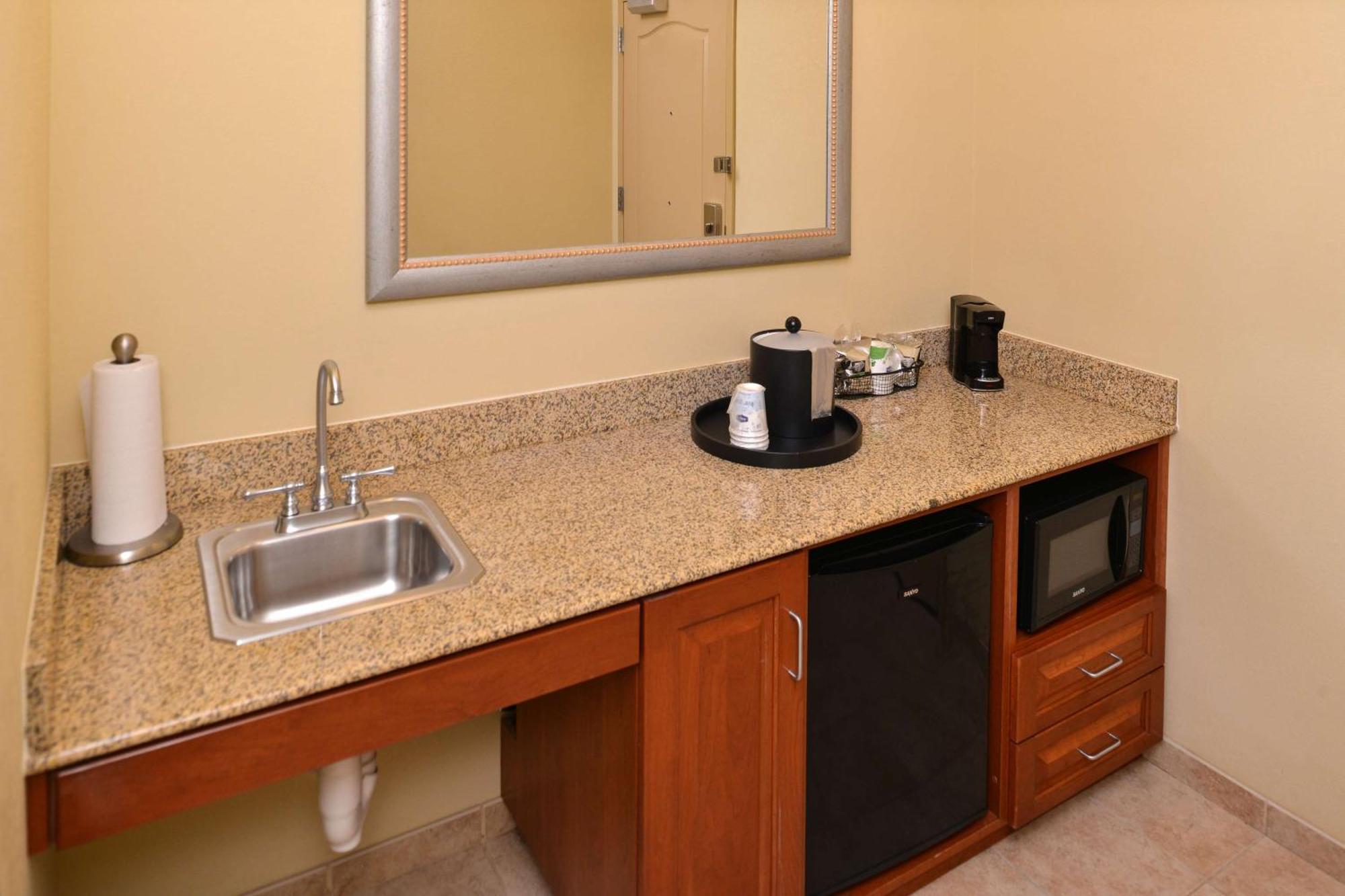 Hampton Inn Еванстън Екстериор снимка
