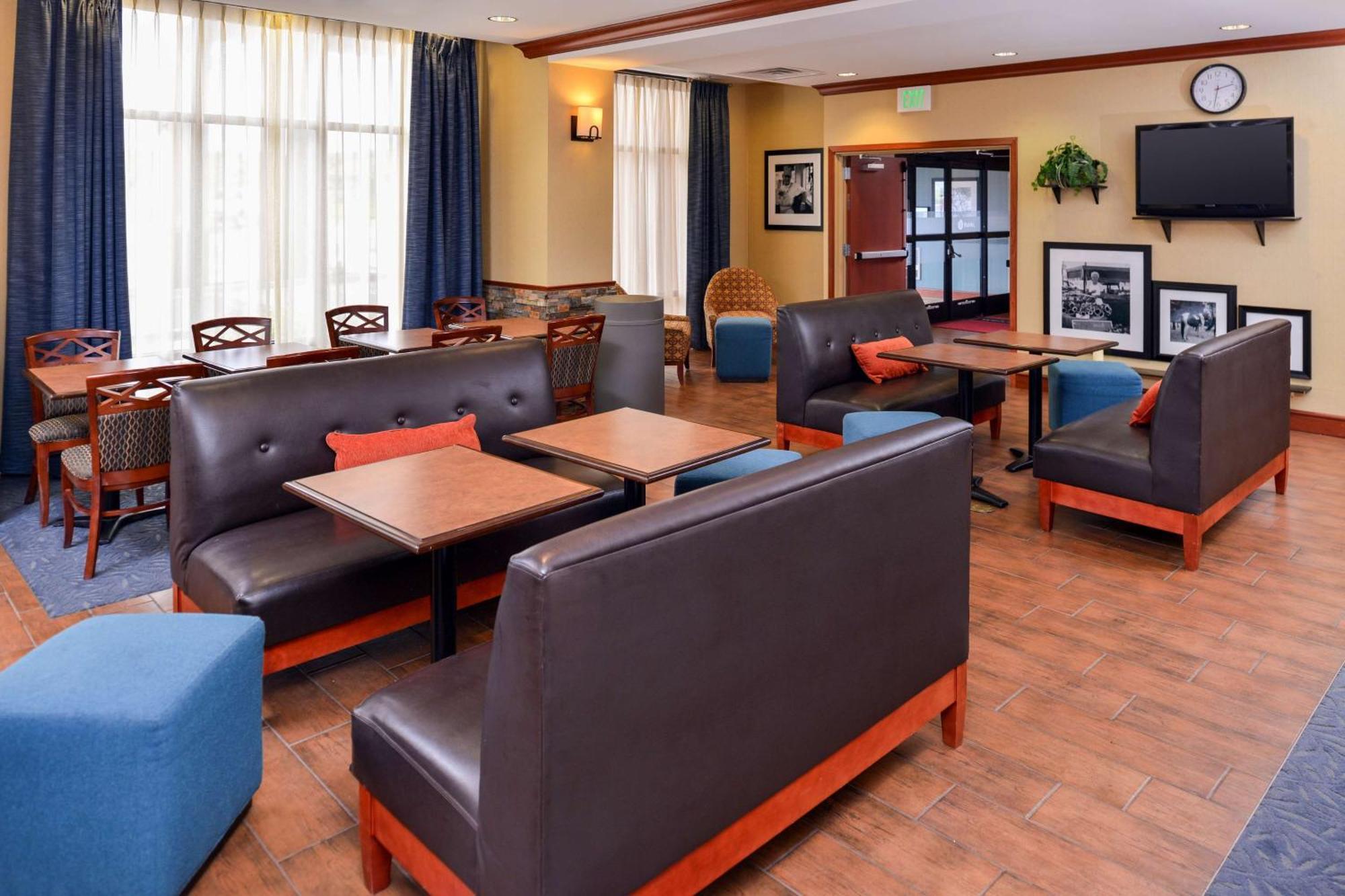 Hampton Inn Еванстън Екстериор снимка